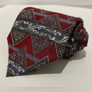 Evan Picone 100% Silk Tie Burgundy Gray Geometric Scrolls USA Designer 57"